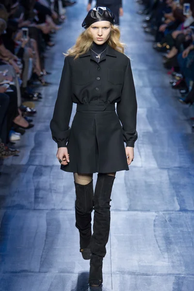 Look 44